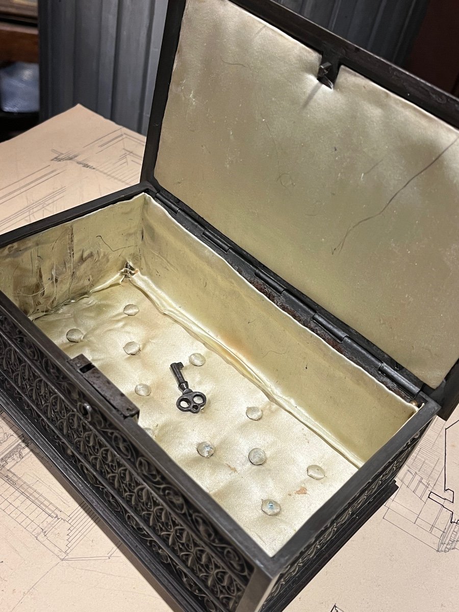 Neo-gothic Iron Box Of Troubadour Spirit.-photo-4