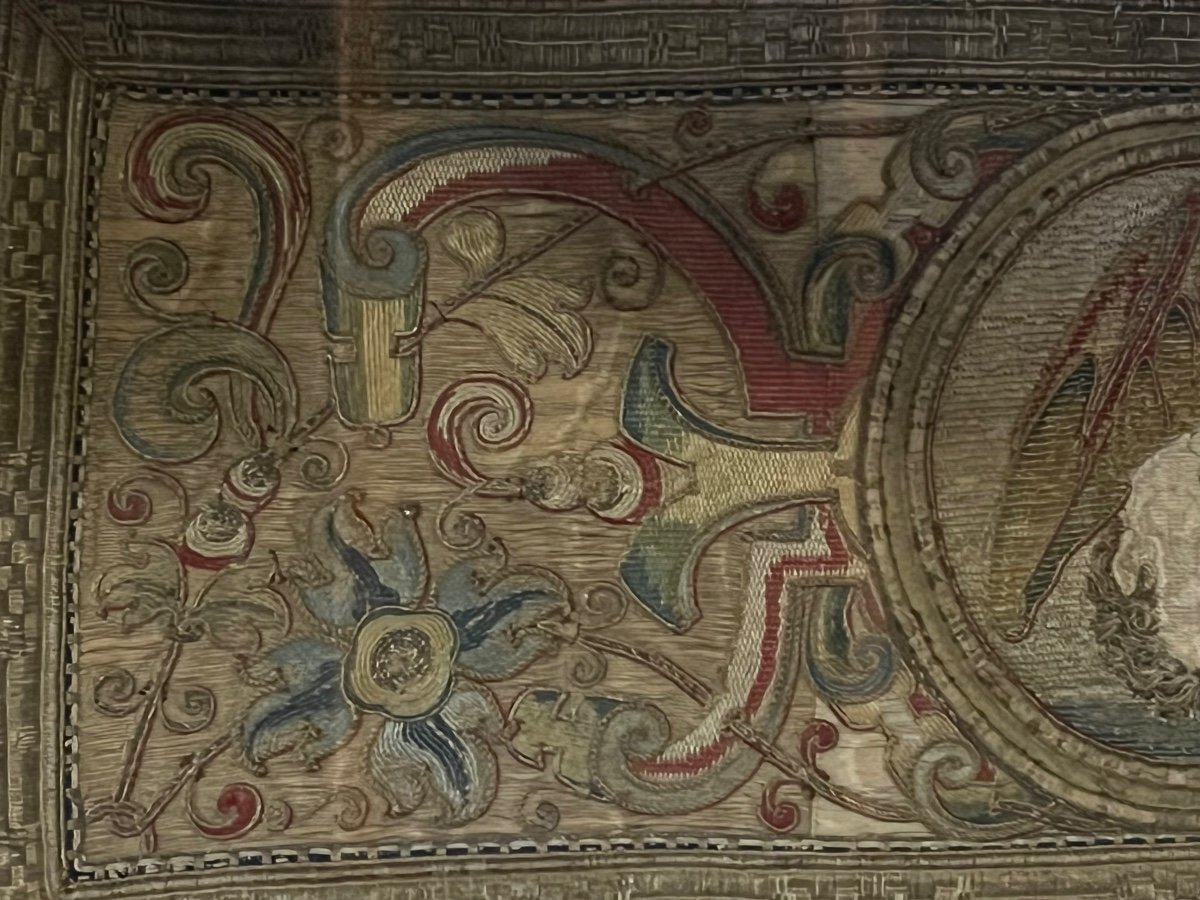 Embroidery Depicting A Cherub's Head.-photo-2