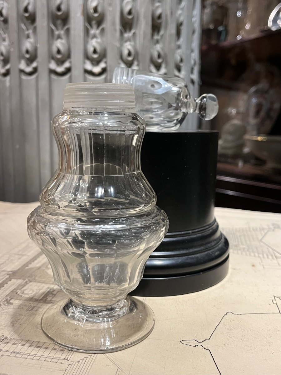Saupoudreuse En Verre  XVIII .-photo-2