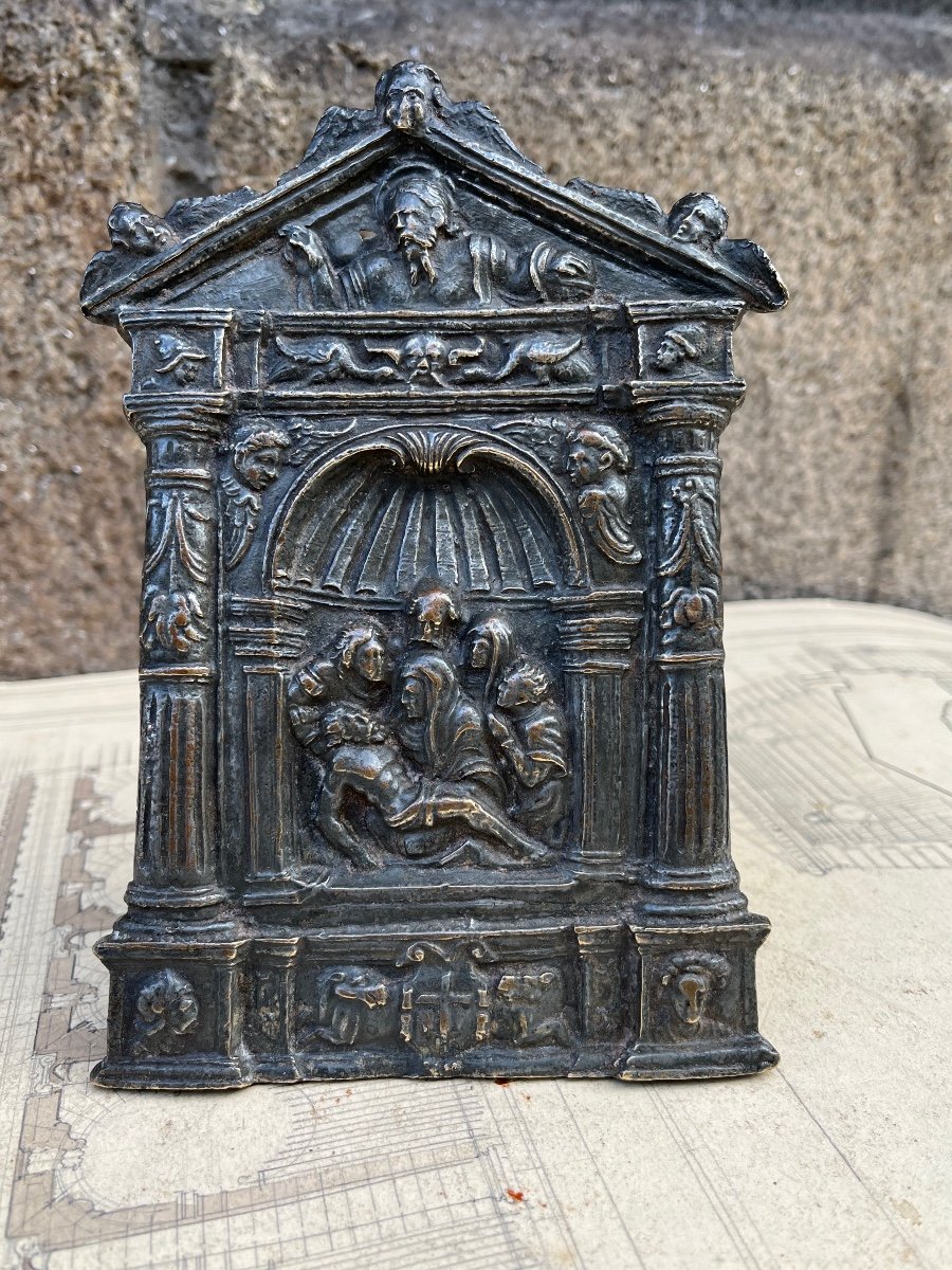 Baiser De Paix En Bronze .