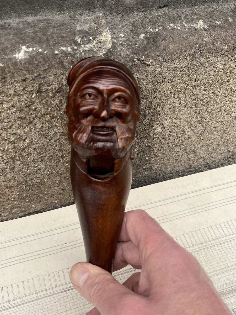 Casse noisette en bois sculpté .-photo-8