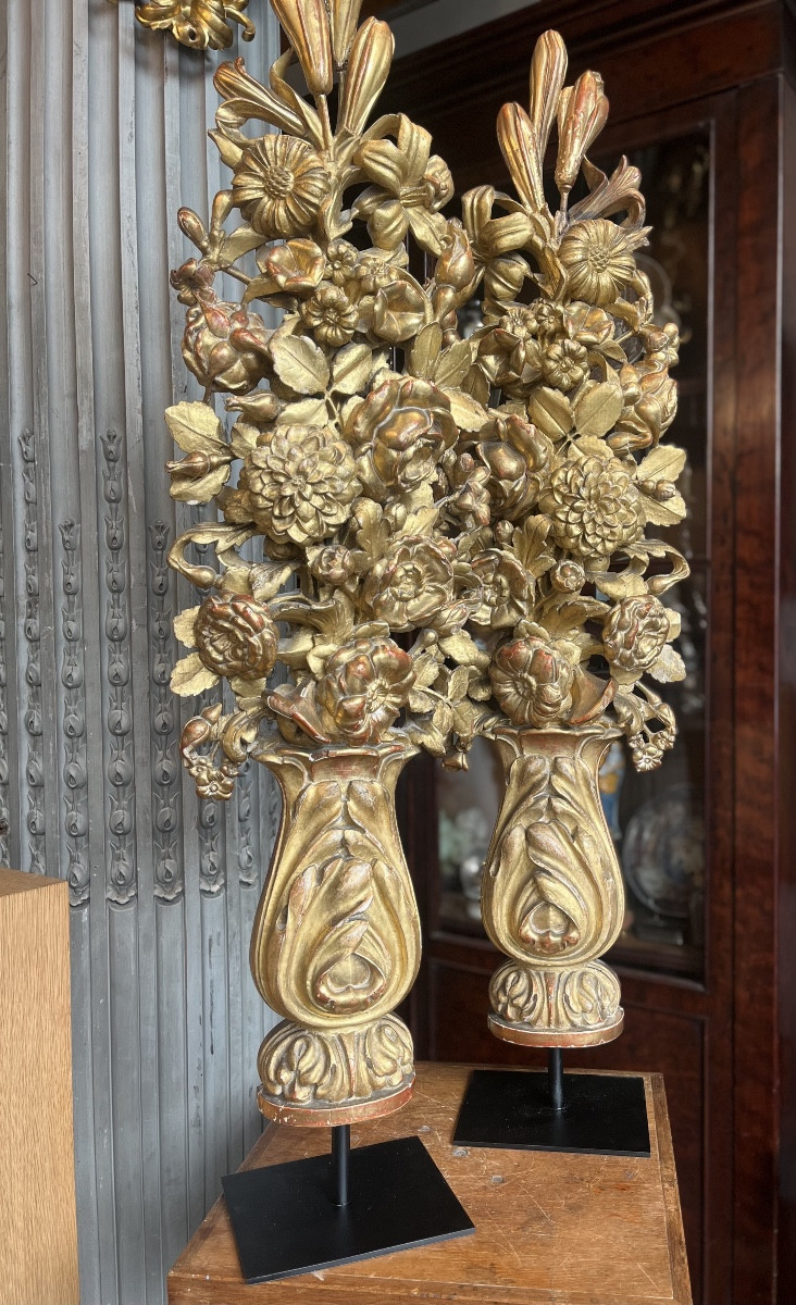 Pair Of Carved And Gilded Wooden Bouquets.-photo-2