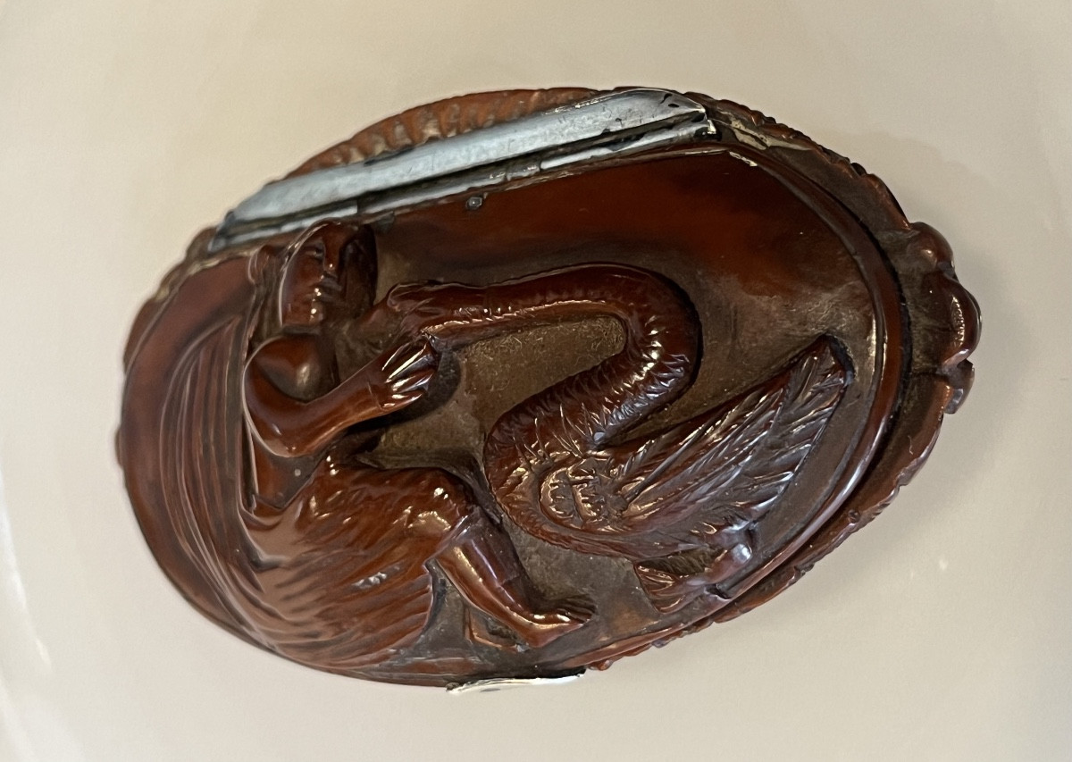 Oblong Corozo Nut Snuff Box.-photo-6