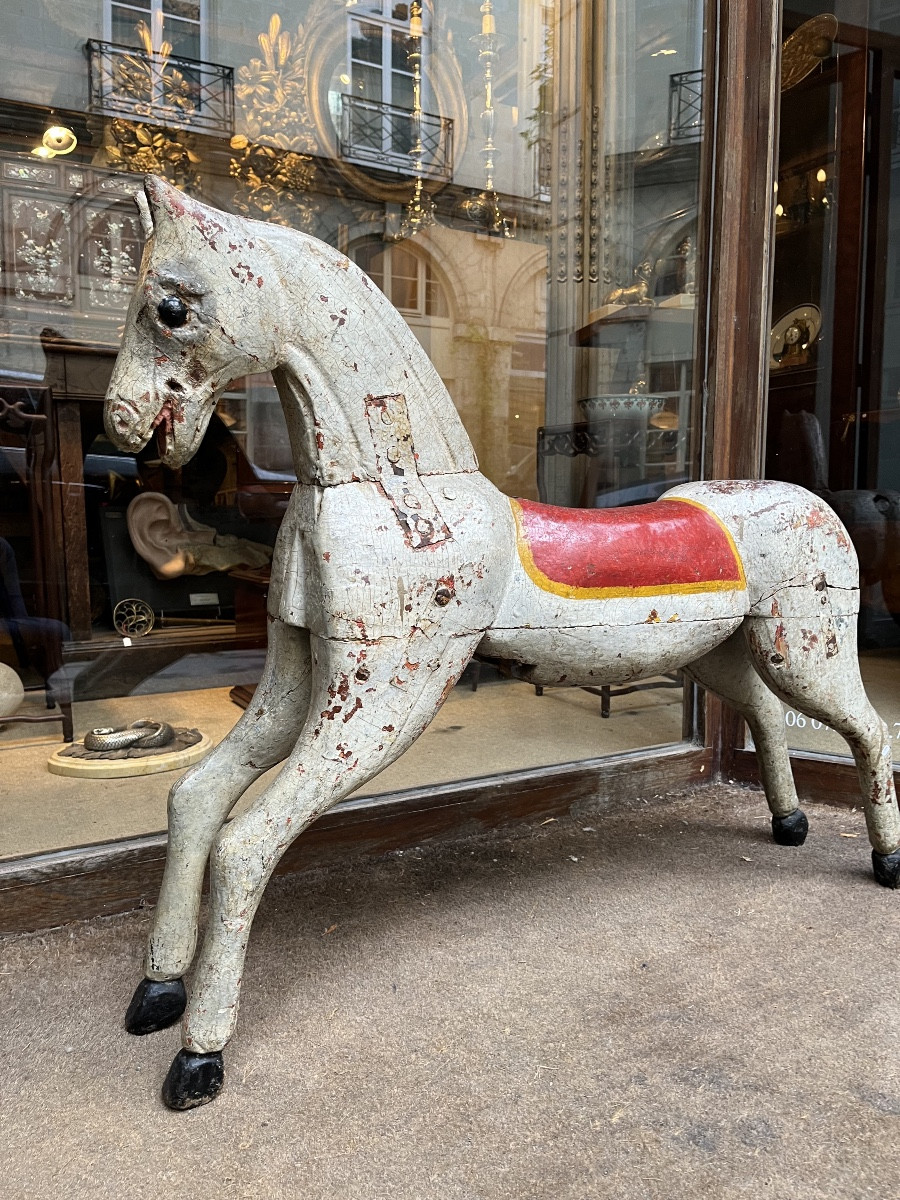 Petit cheval de manège .