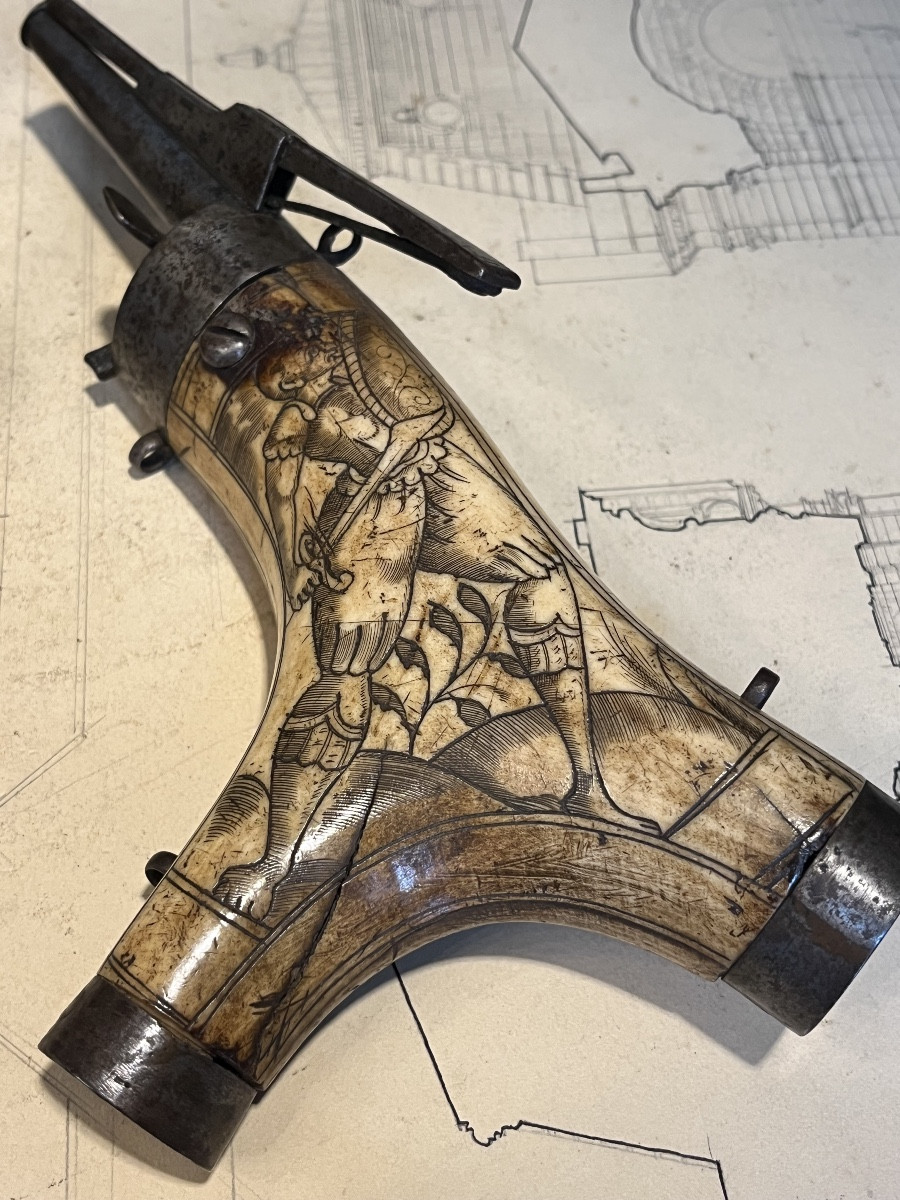 Engraved Deer Wood Powder Flask.-photo-1