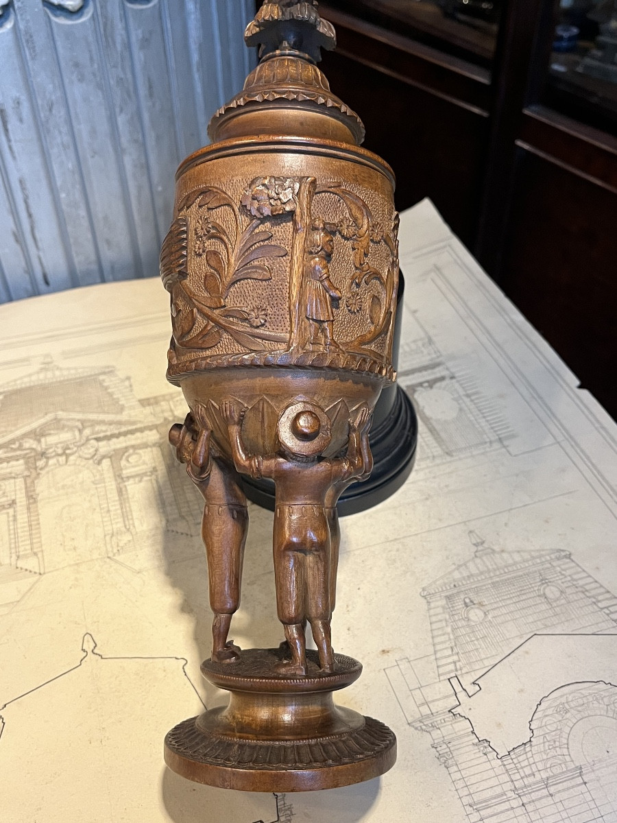 Coupe en bois résineux sculpté .Guillaume Tell.-photo-4