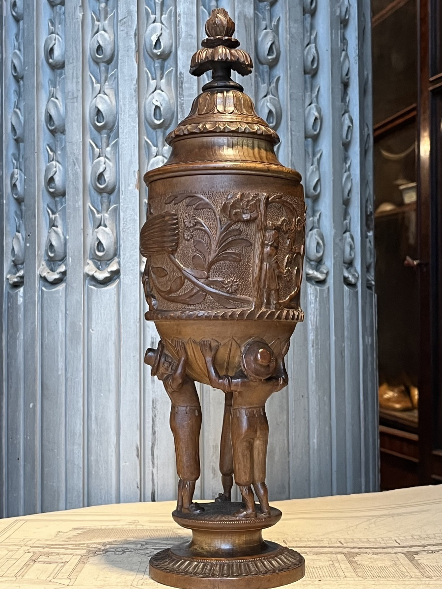 Coupe en bois résineux sculpté .Guillaume Tell.-photo-1