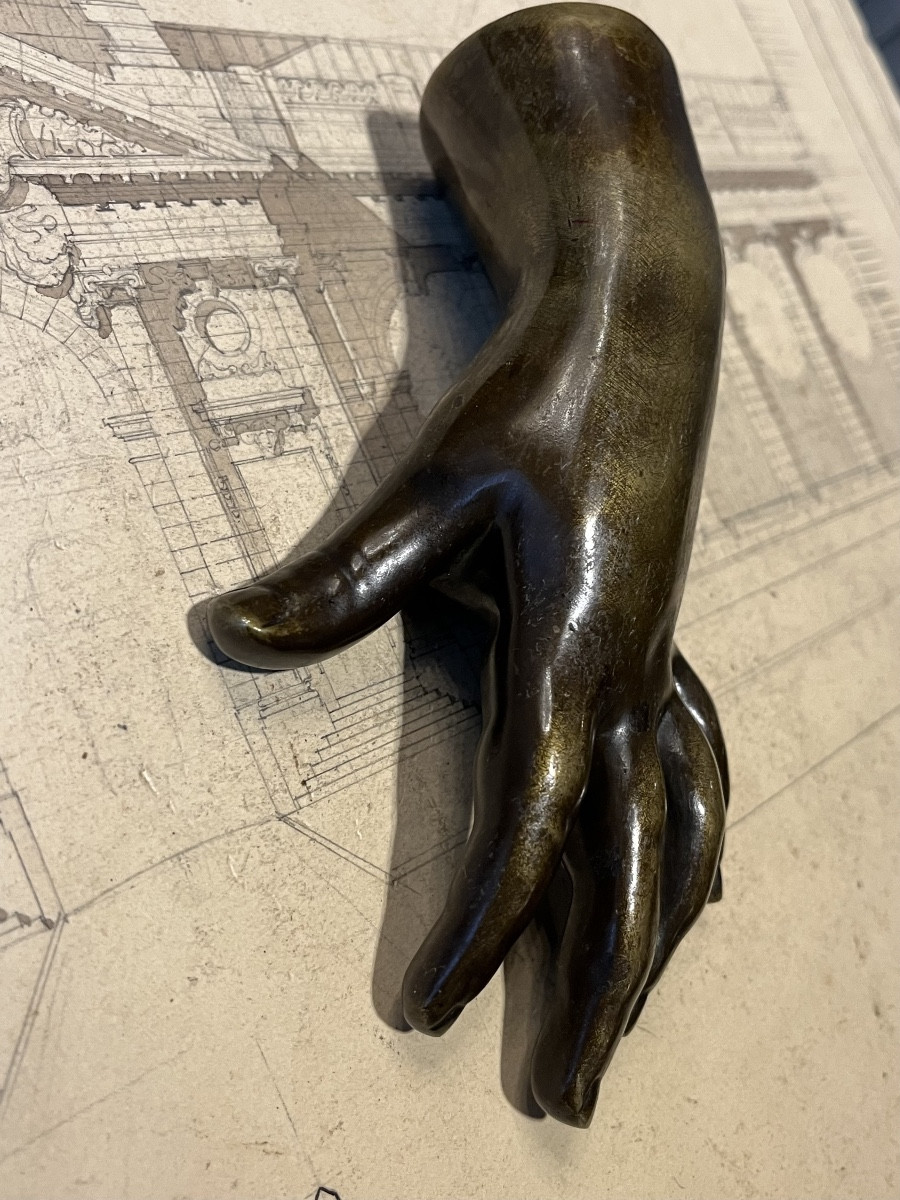 Main d’enfant en bronze .-photo-1