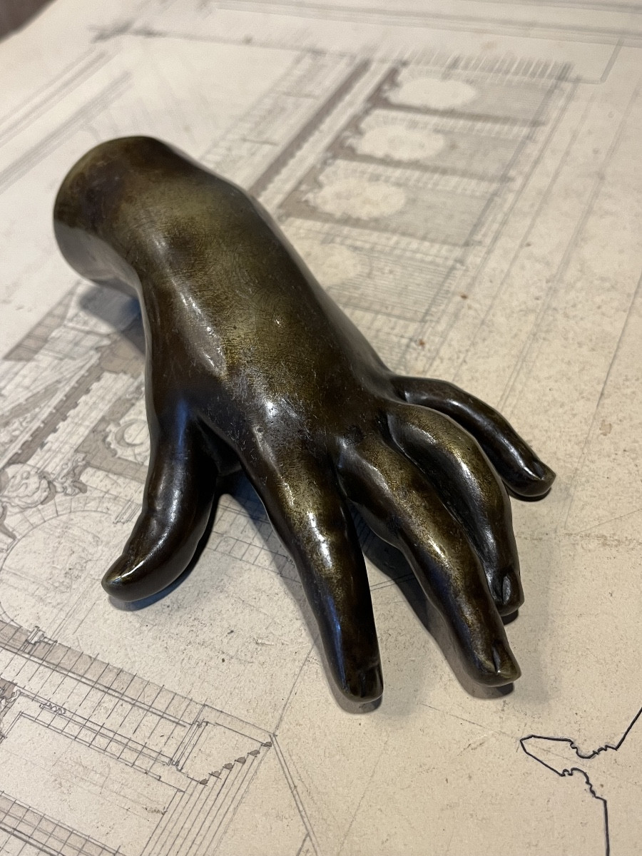 Main d’enfant en bronze .-photo-2