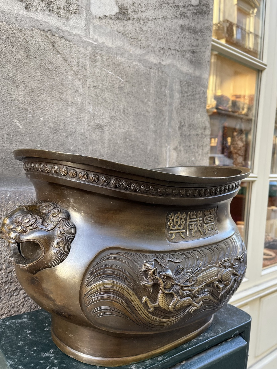 Important Oval-shaped Bronze Planter . Japon -photo-5