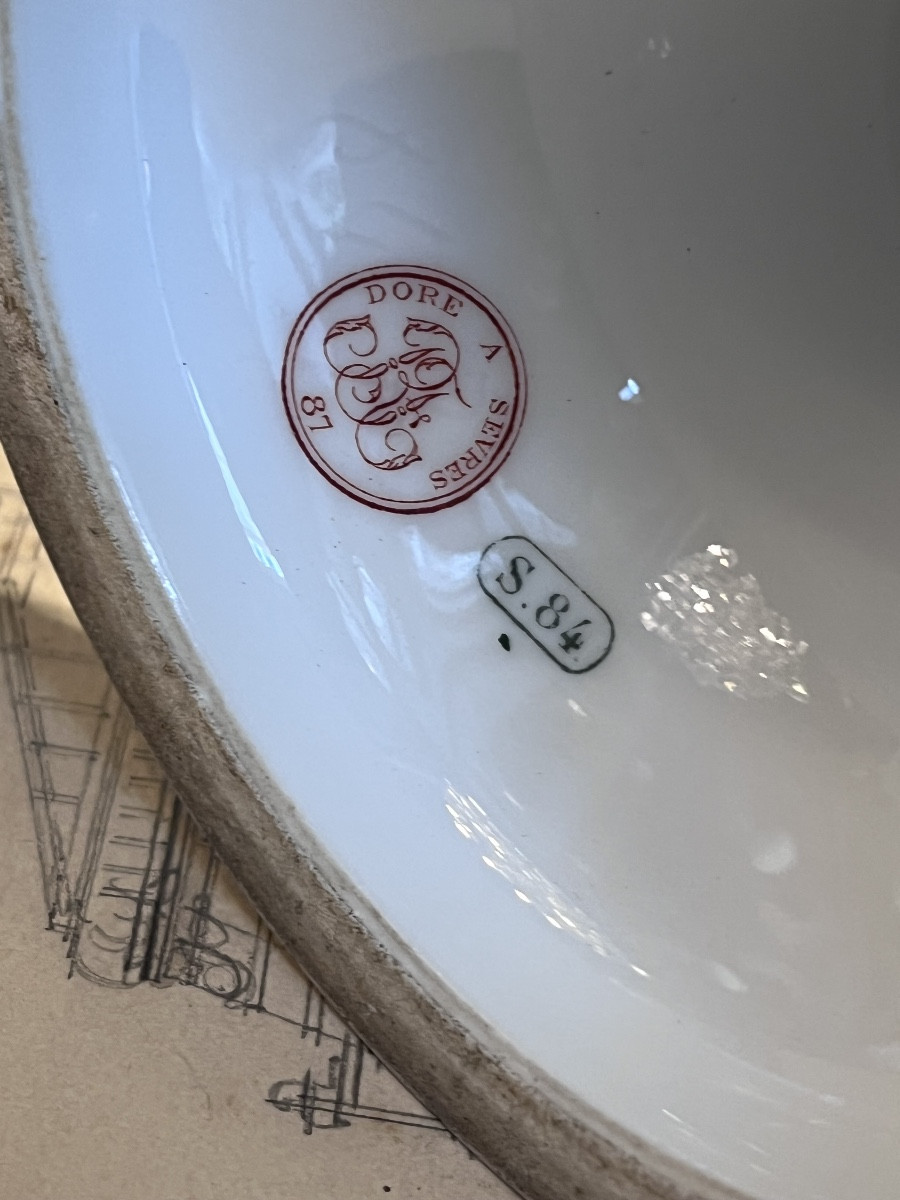 Sèvres  , vase de forme balustre .-photo-4