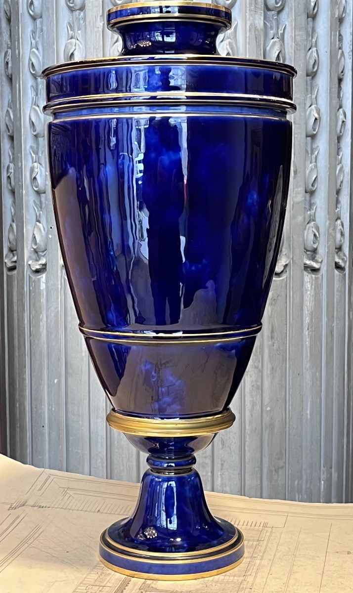 Sèvres  , vase de forme balustre .-photo-2