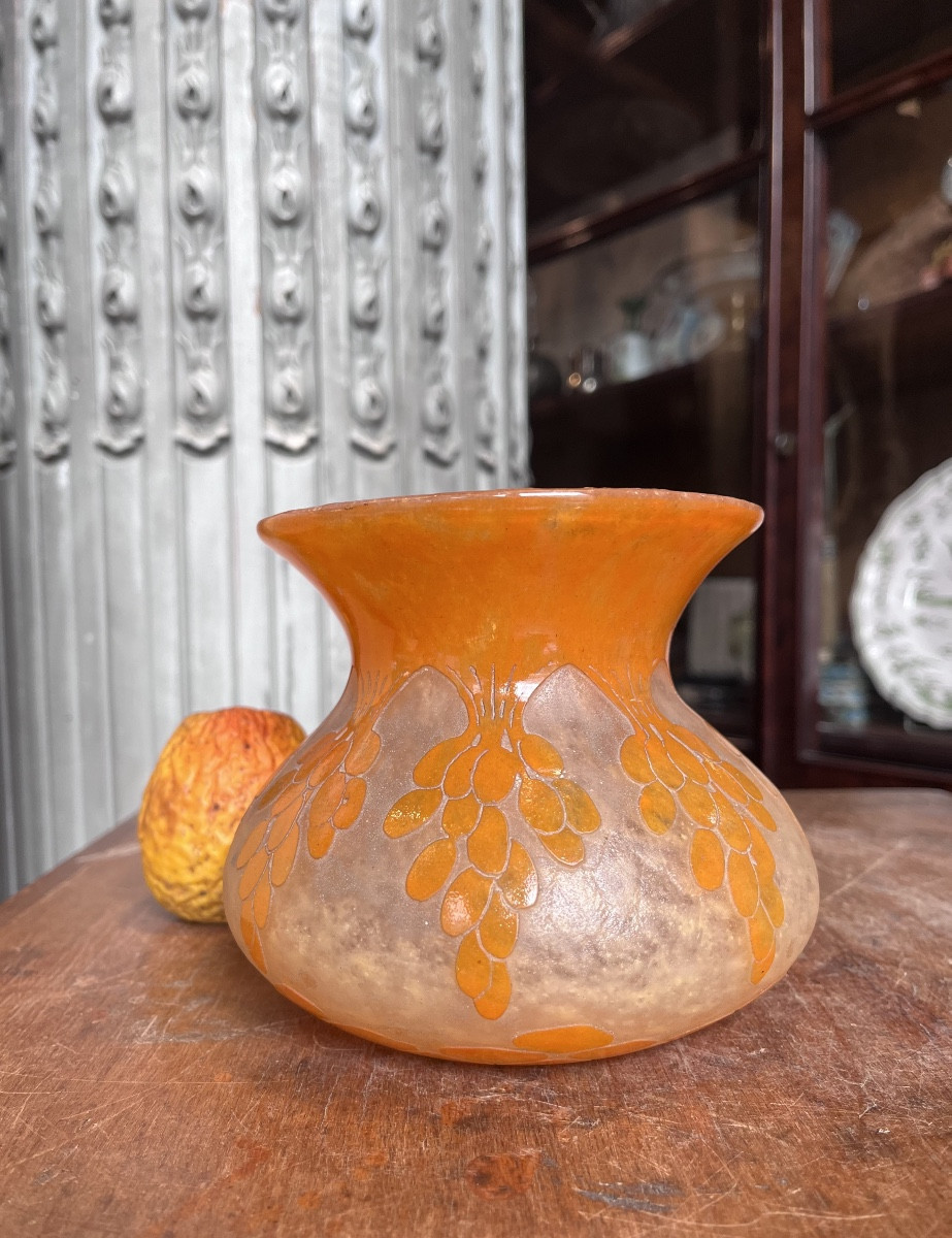 Schneider vase pansu . A décor de dattes .