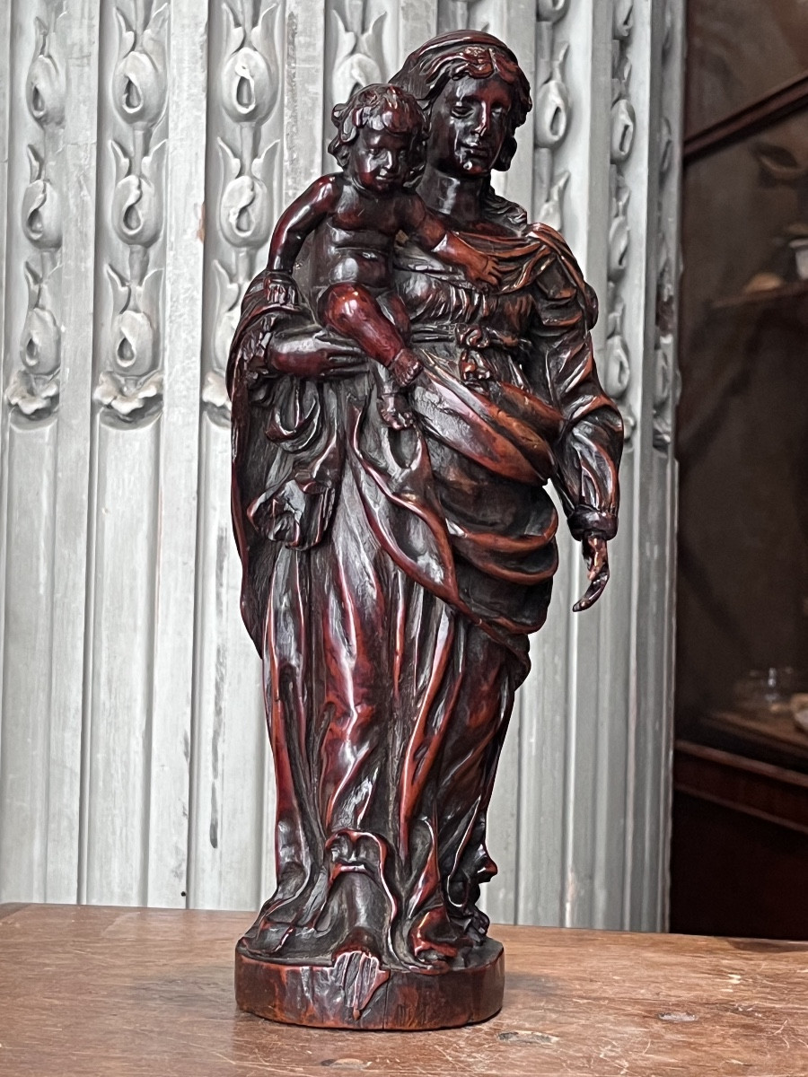 Vierge à l’Enfant en buis sculpté en rond de bosse .-photo-3