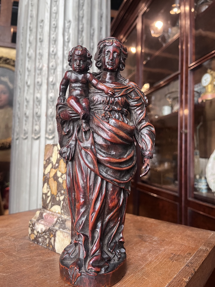 Vierge à l’Enfant en buis sculpté en rond de bosse .-photo-8