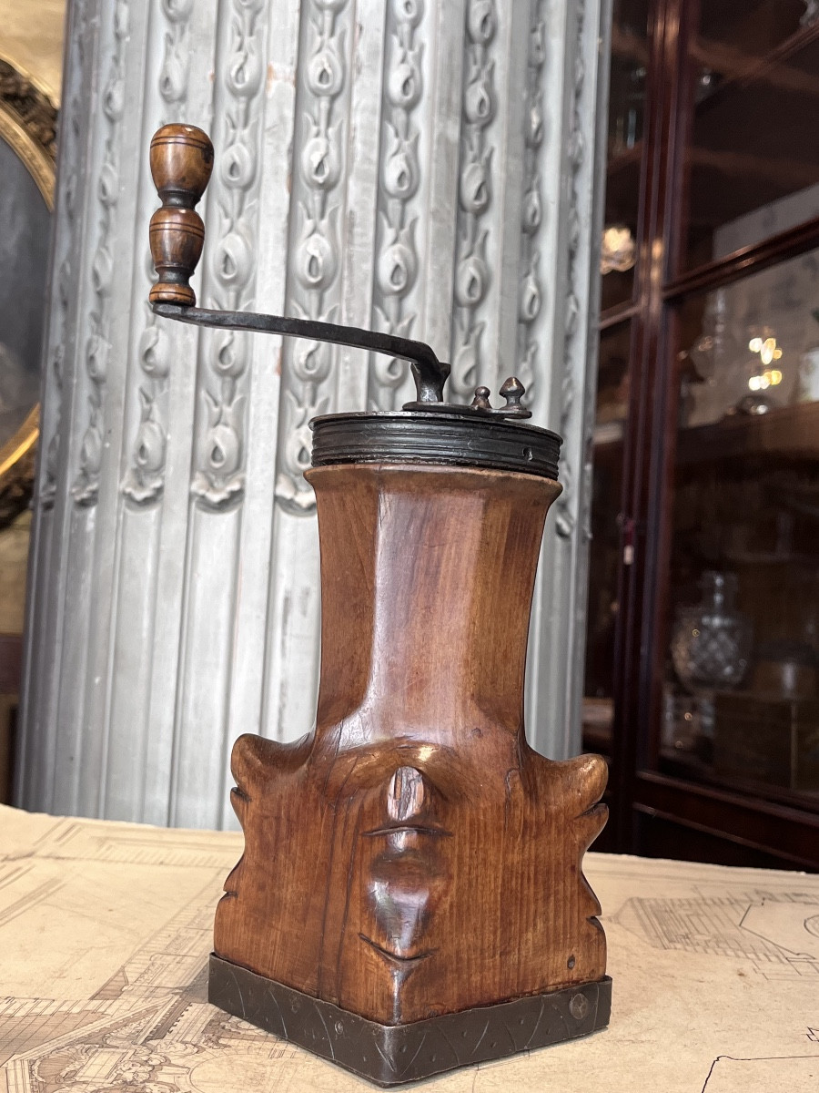 Moulin à café Louis XIV en bois sculpté .-photo-6