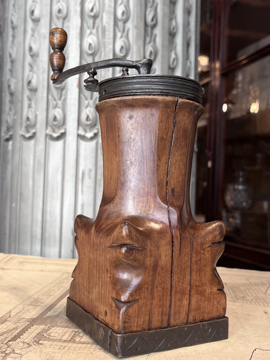 Moulin à café Louis XIV en bois sculpté .-photo-7