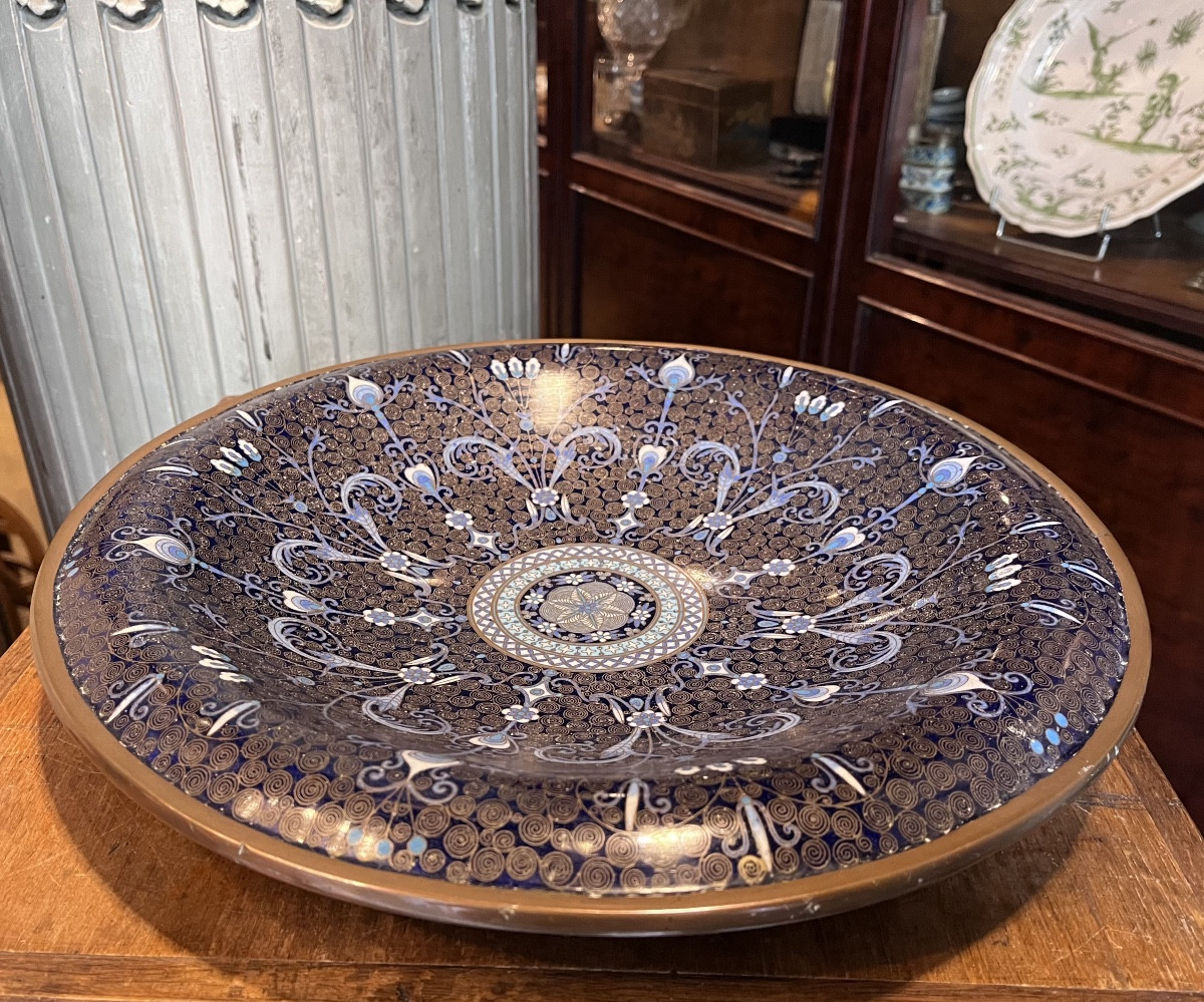 Large Deep Dish On Circular Pedestal.-photo-3