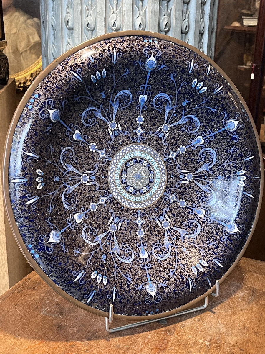 Large Deep Dish On Circular Pedestal.-photo-7