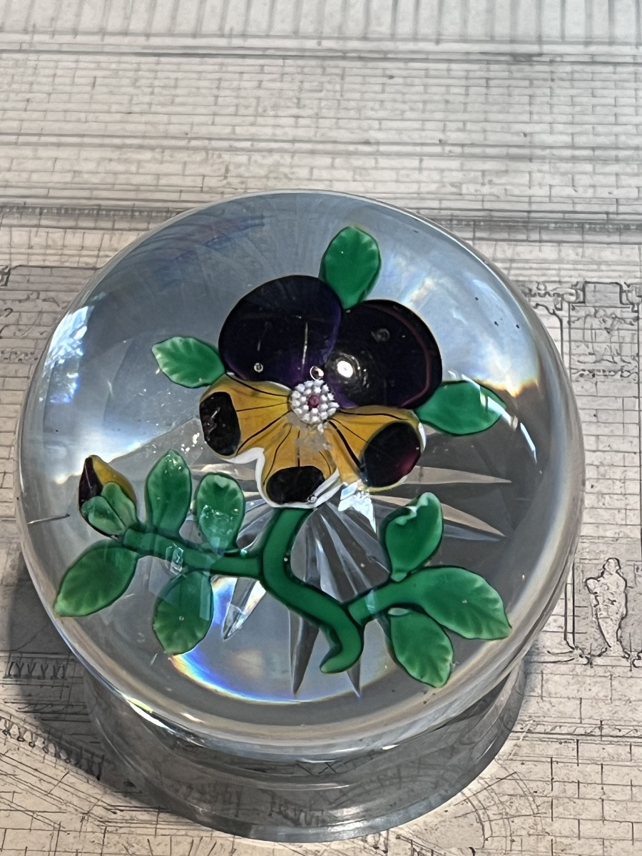 Boule presse papier Baccarat .