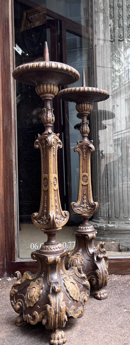 Paire de pique cierge en bois sculpté et peint .-photo-2