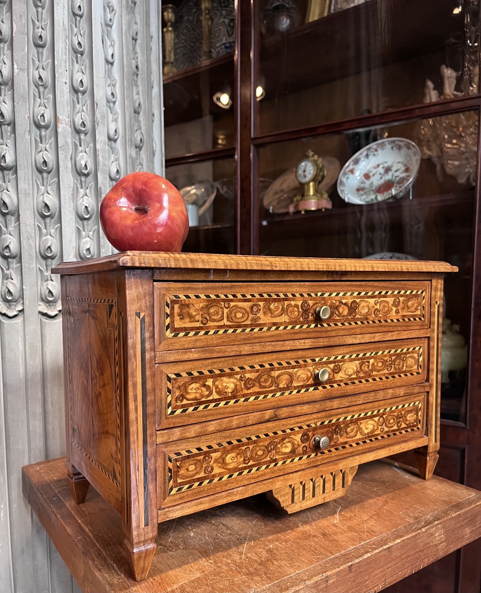 Petite commode de maîtrise. -photo-2