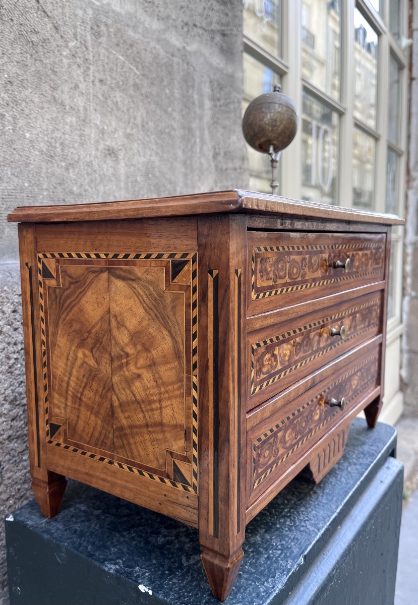 Petite commode de maîtrise. -photo-2