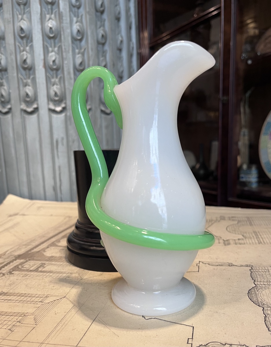 Baccarat . Pichet en opaline savonneuse .-photo-5