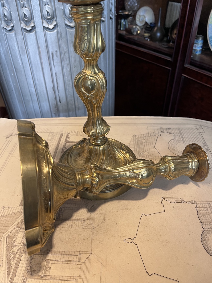Paire de flambeaux de style Louis XV en bronze .-photo-2