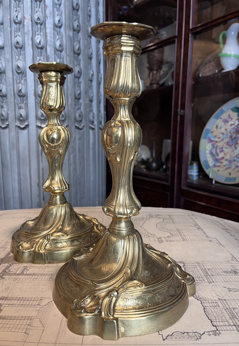 Paire de flambeaux de style Louis XV en bronze .-photo-5