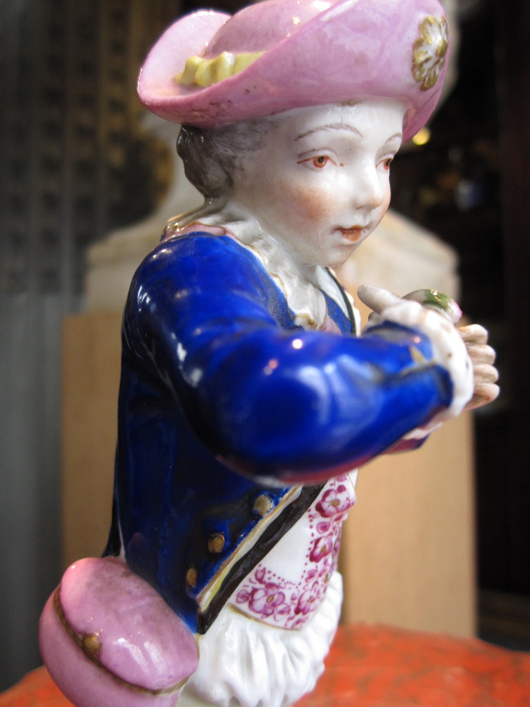 Porcelaine De Derby Figurant Un Enfant En Costume Du XVIII-photo-6