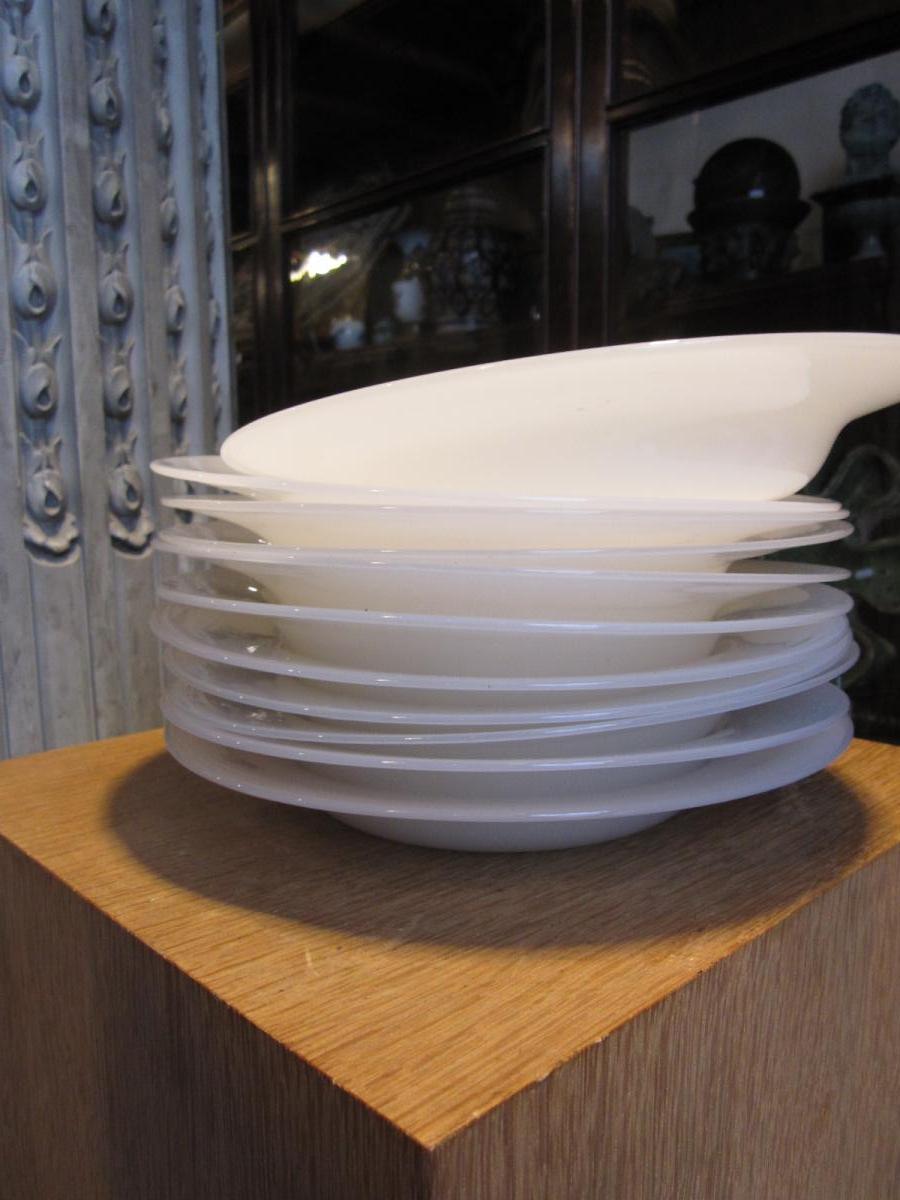 Suite De Onze Assiettes Creuse En Opaline Savonneuse Blanche .-photo-4