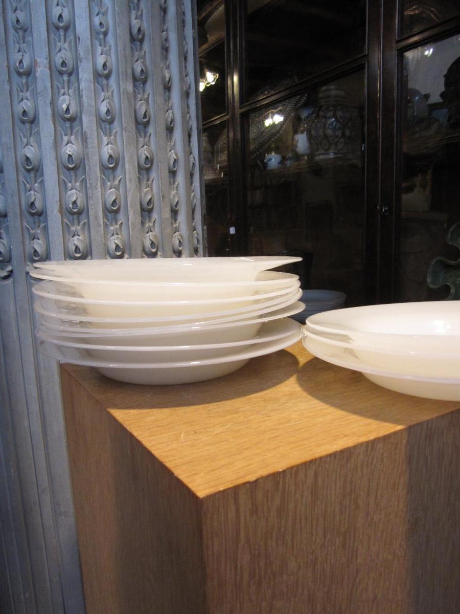 Suite De Onze Assiettes Creuse En Opaline Savonneuse Blanche .-photo-1