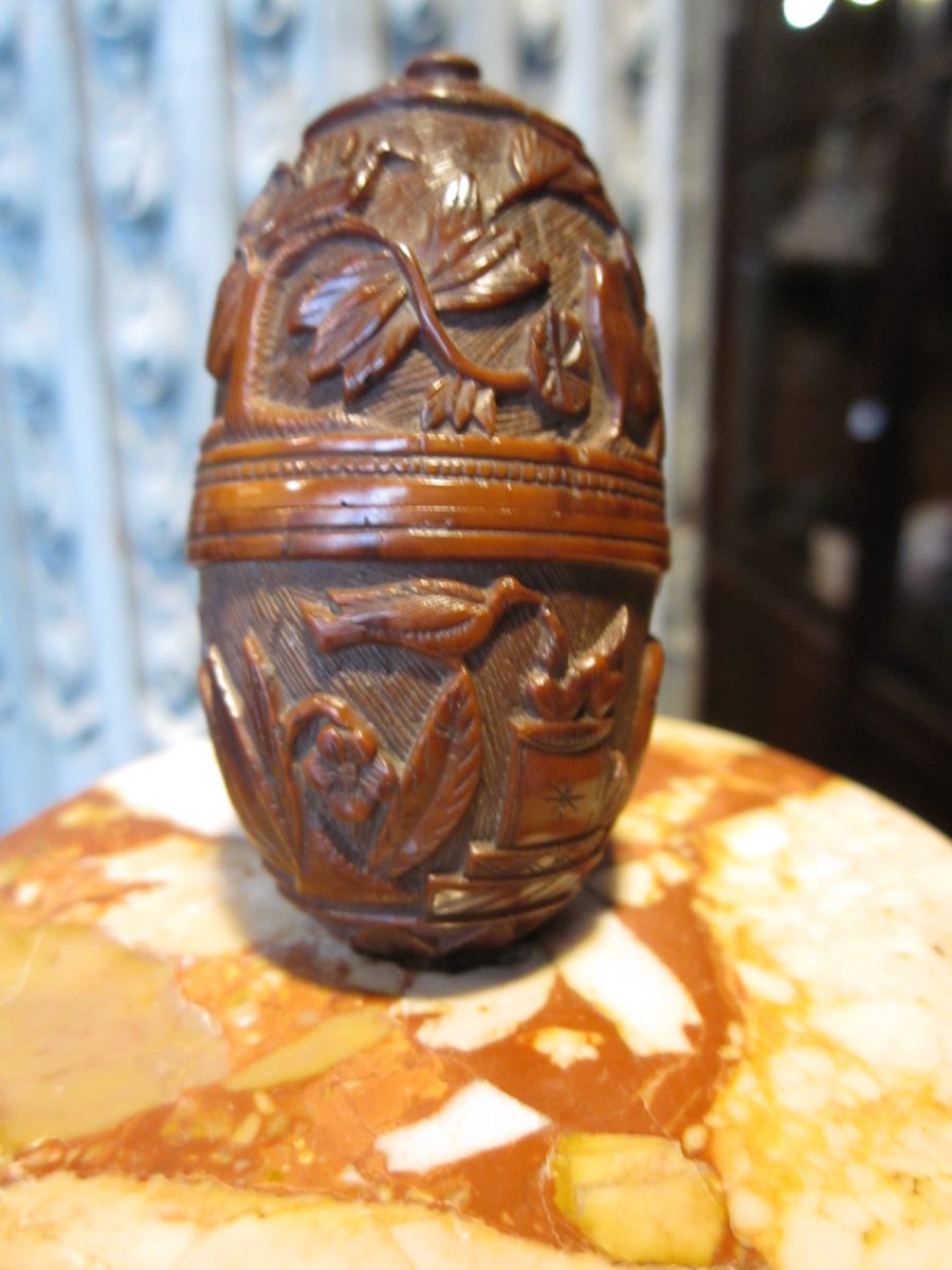 Coroso Egg Finely Carved And Animated A Scene With Animals.-photo-4