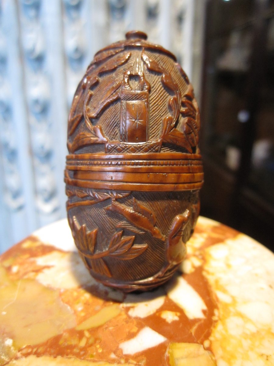 Coroso Egg Finely Carved And Animated A Scene With Animals.-photo-5