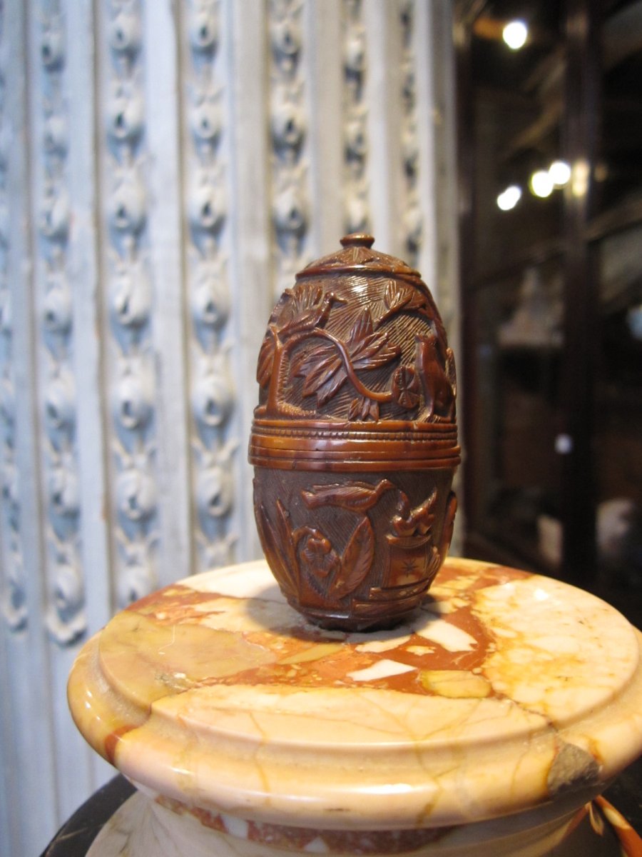 Coroso Egg Finely Carved And Animated A Scene With Animals.-photo-6