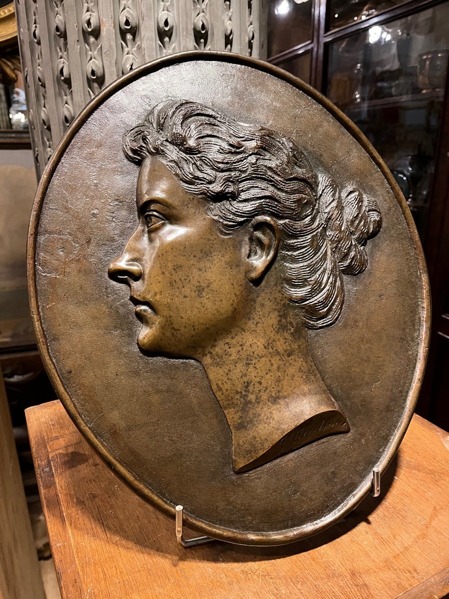 Important Oval Medallion In Bronze.