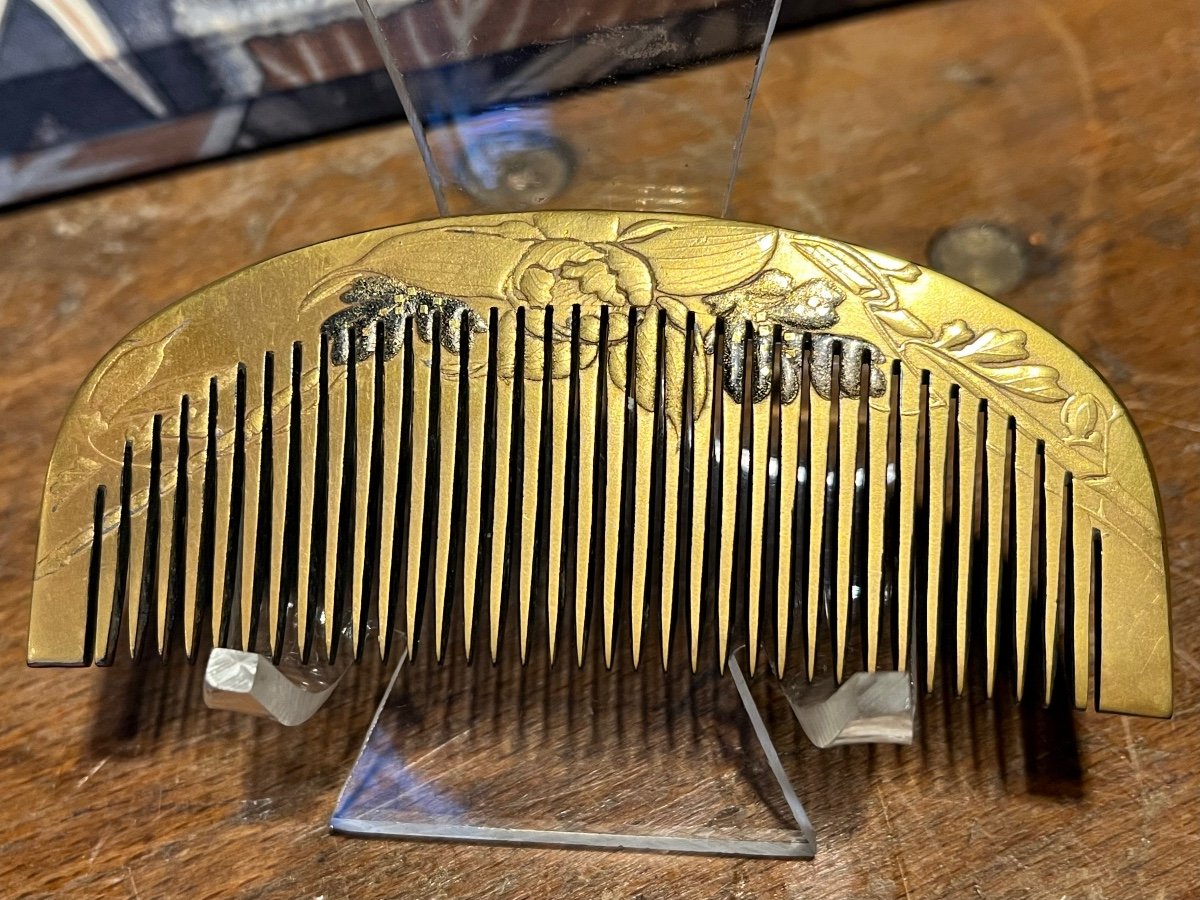 Japan Kushi Lacquer Comb And Its Pin.-photo-2