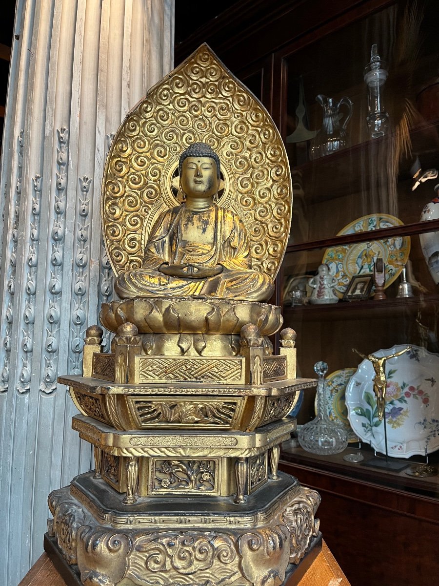 Buddha Statue In Gold Lacquer.-photo-4