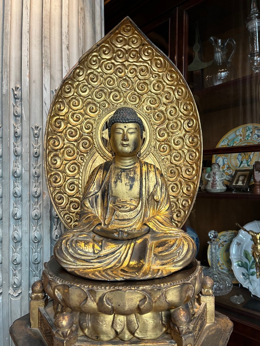 Buddha Statue In Gold Lacquer.-photo-7