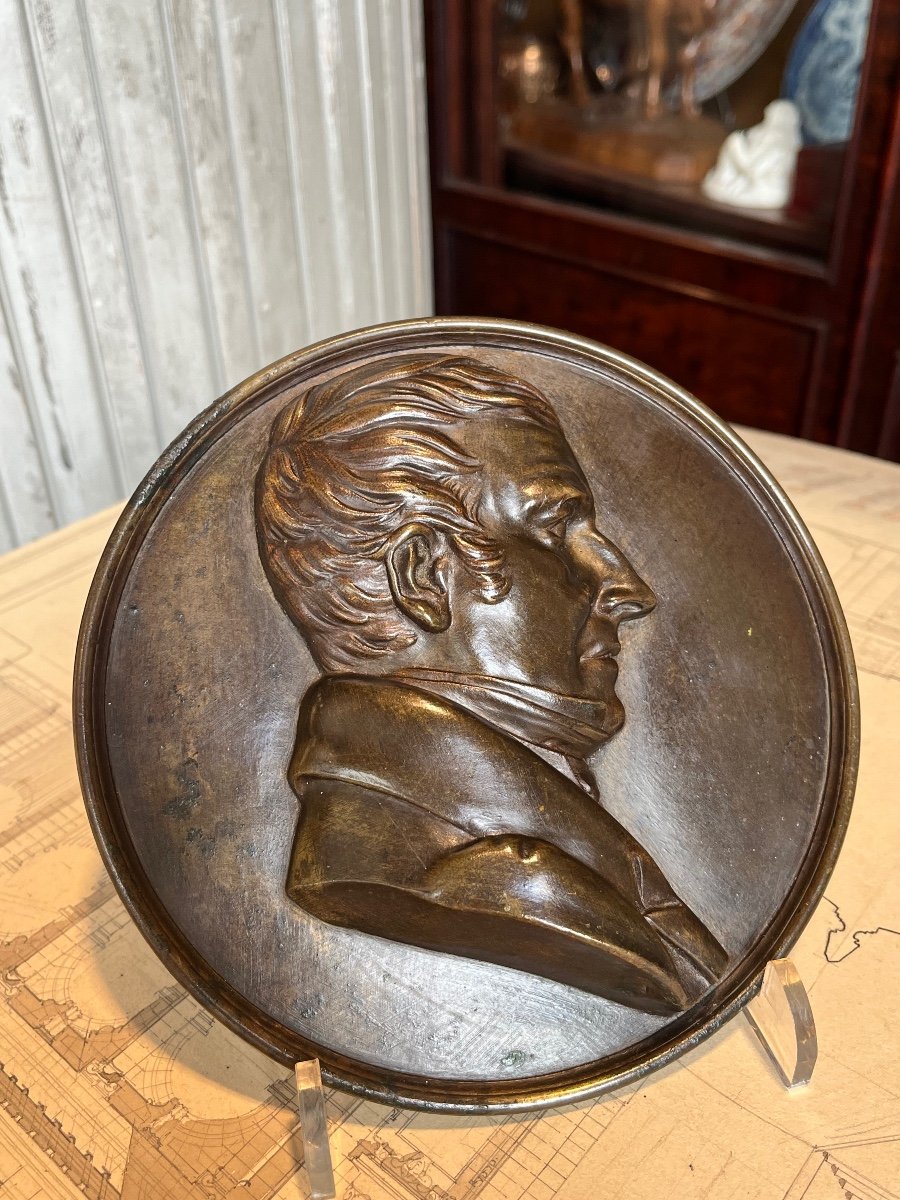 Médaillon En Bronze Figurant Un Profil D’homme 