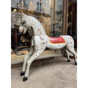 Petit cheval de manège .