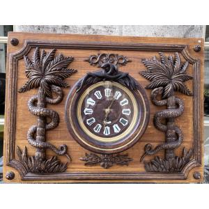 Boiserie de pharmacie en bois sculpté et peint