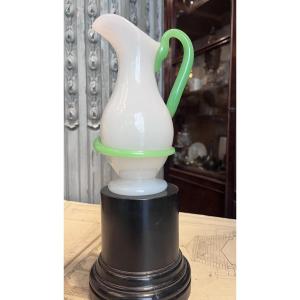 Baccarat . Pichet en opaline savonneuse .