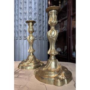 Paire de flambeaux de style Louis XV en bronze .