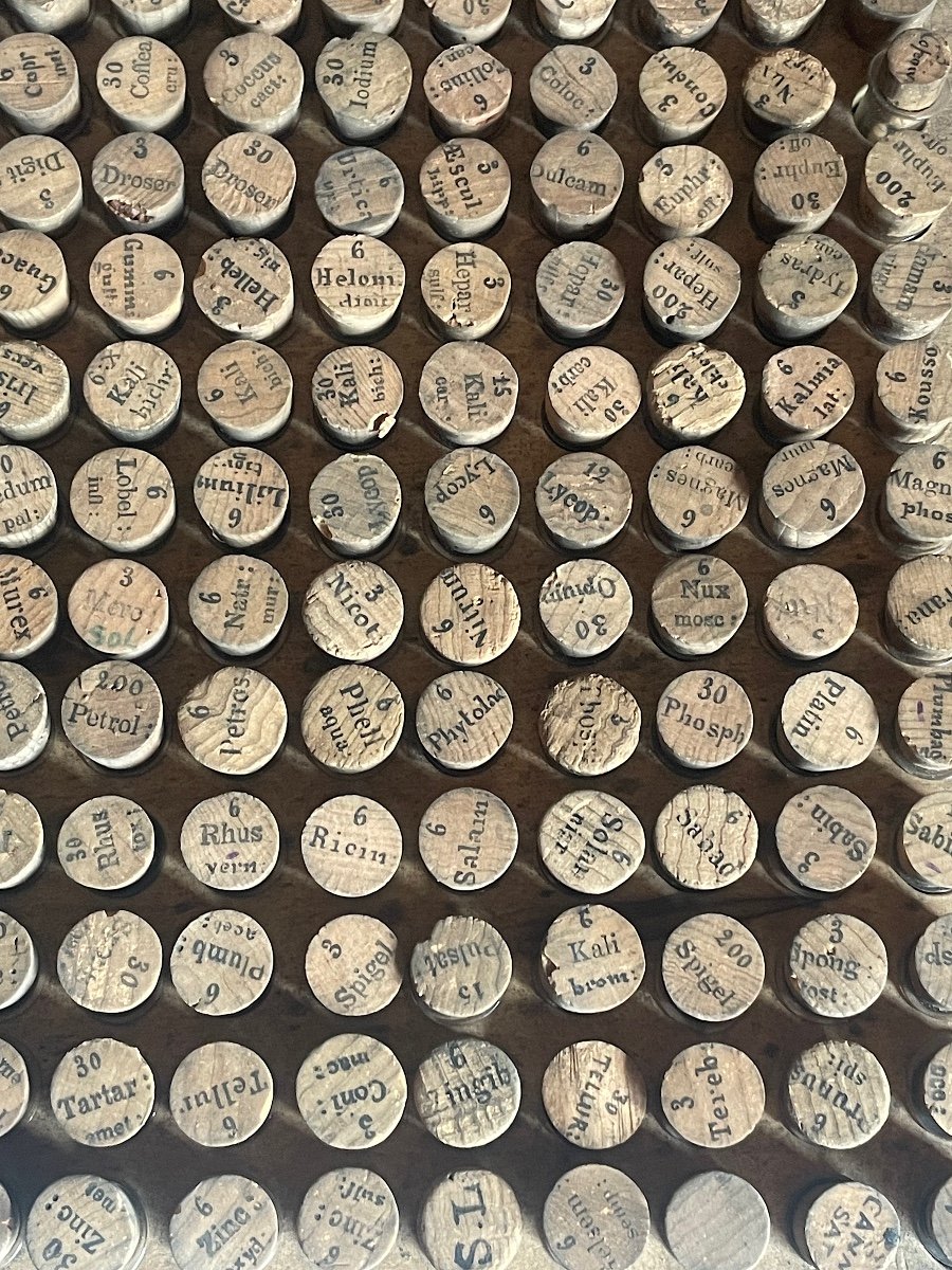 Trés Grande Pharmacie Homéopathie 300 Flacons Par Catellan A Paris-photo-2