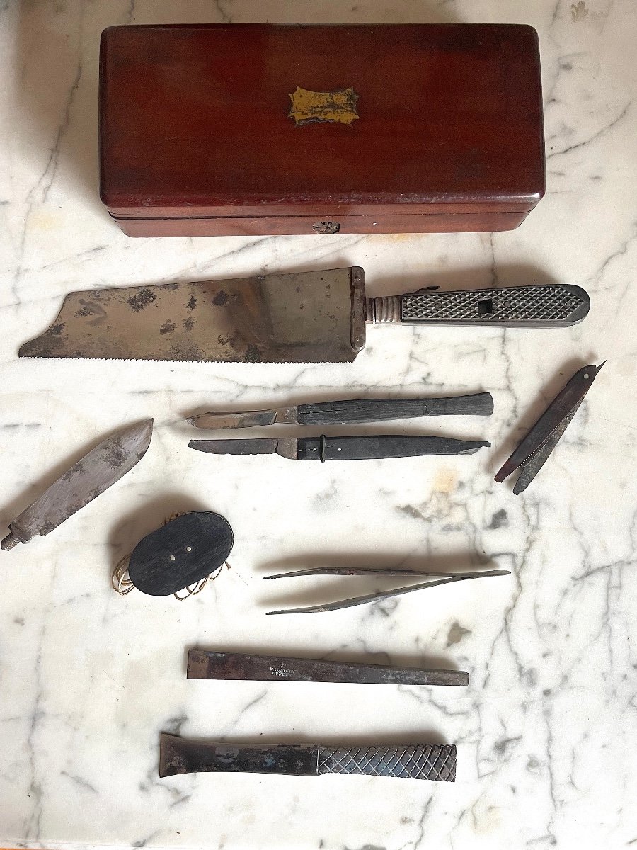 Coffret  De Chirurgie De Voyage En Acajou Millikin London C.1800