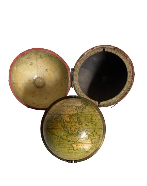 Rare Globe de poche Signé Newton daté 1817 dans son écrin en Galuchat