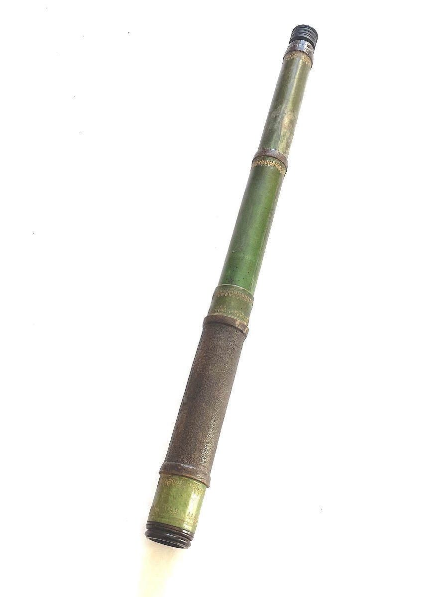 A Telescope With Two Prints On Green Vellum And Leather, Louis XIV Period