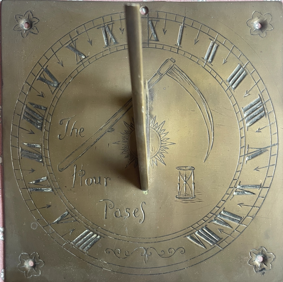 Cadran solaire fin XVIII ème au sablier et à la Faux Symbole du temps qui passe et de la mort